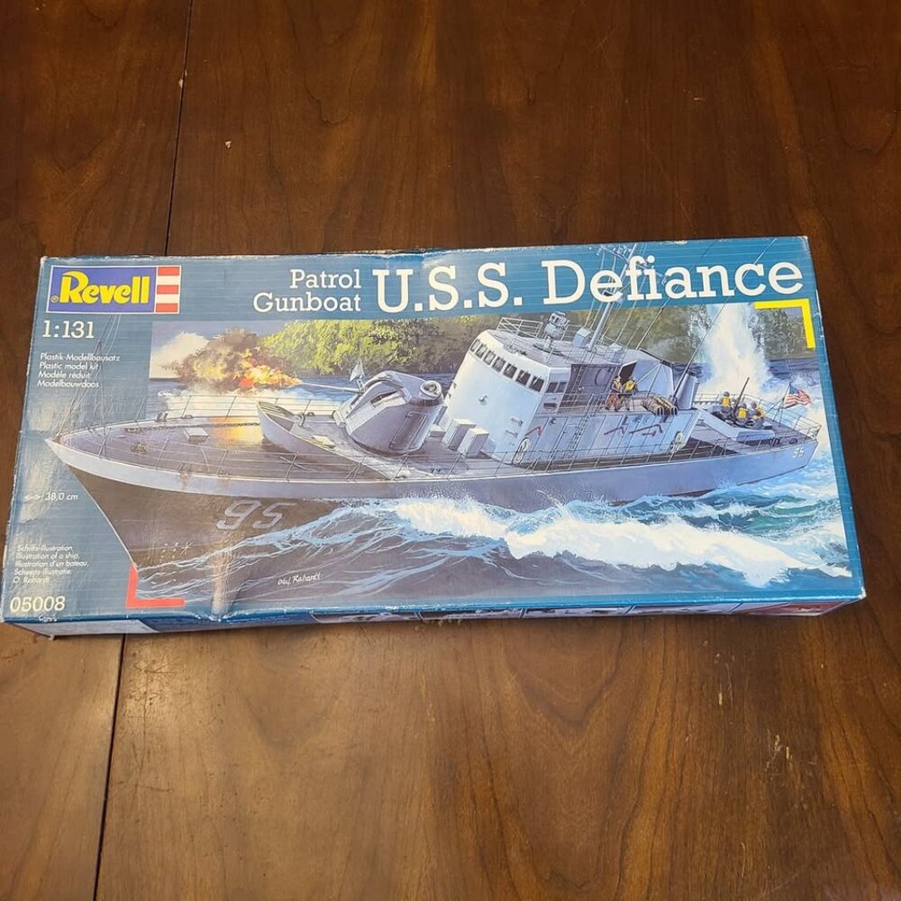 Revell 05008 USS Defiance Navy Patrol Gunboat 1/131 Scale